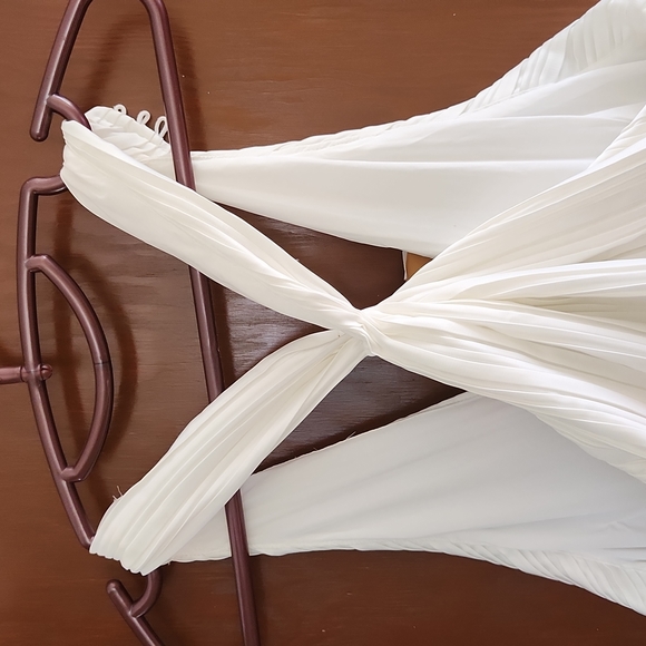 Beautiful ivory dress - Picture 4 of 11